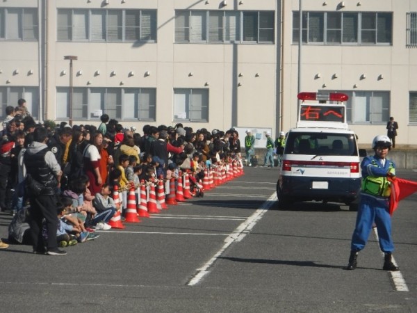 令和元年11月23日　高速道路ではたらくクルマ見学会を開催しました。